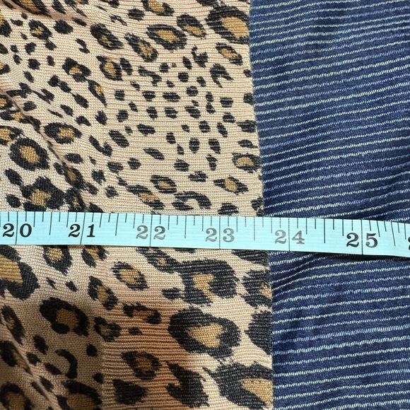 Time and Tru Womens L Leopard Animal Print Sweater Tan Brown Knit Boho Fall Cozy - Picture 6 of 7